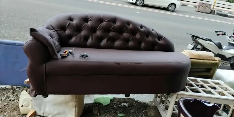 Chesterfield Chaise Lounge
