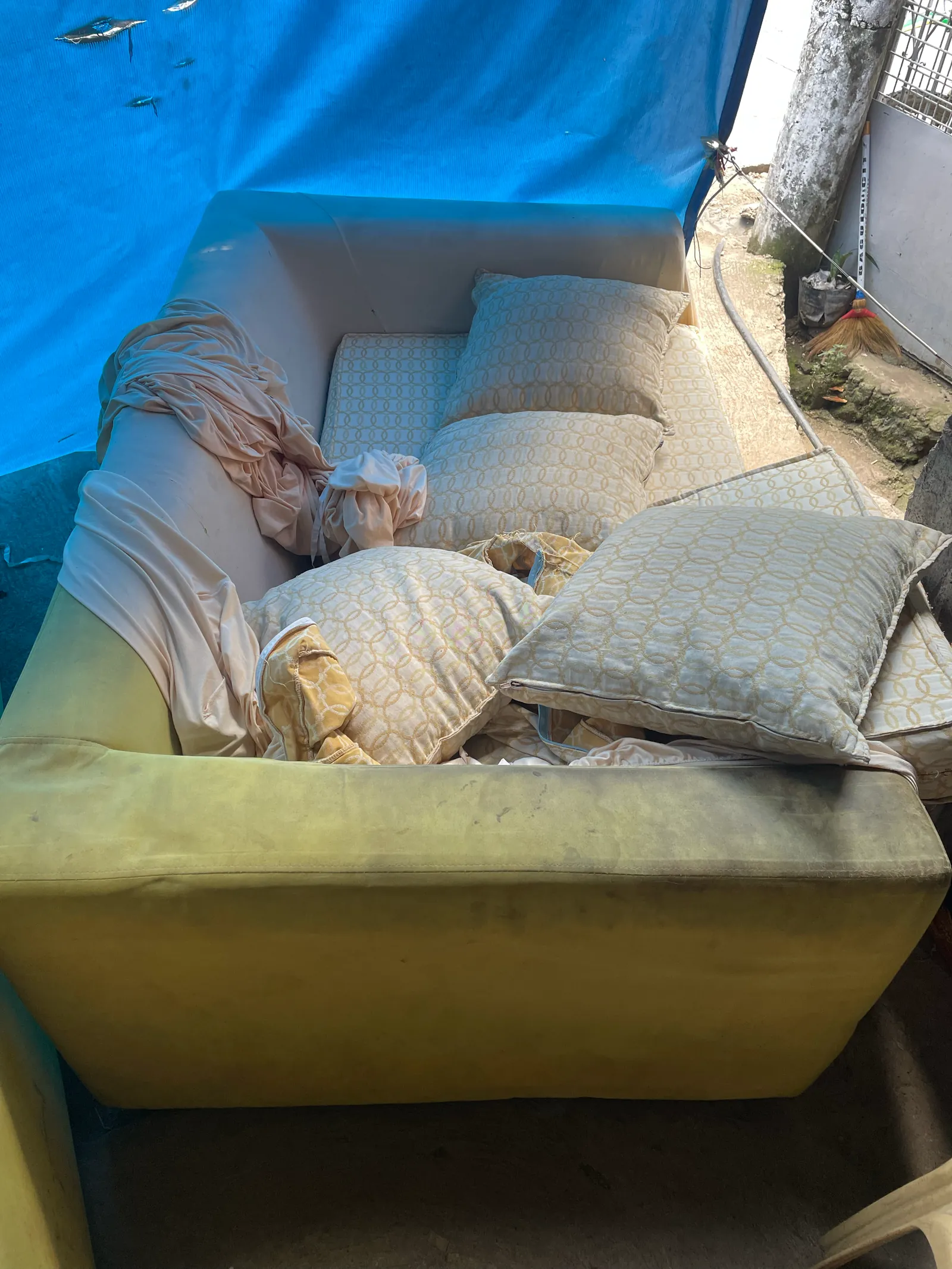 Cream Leatherette Sofa Set with Loose Cushions