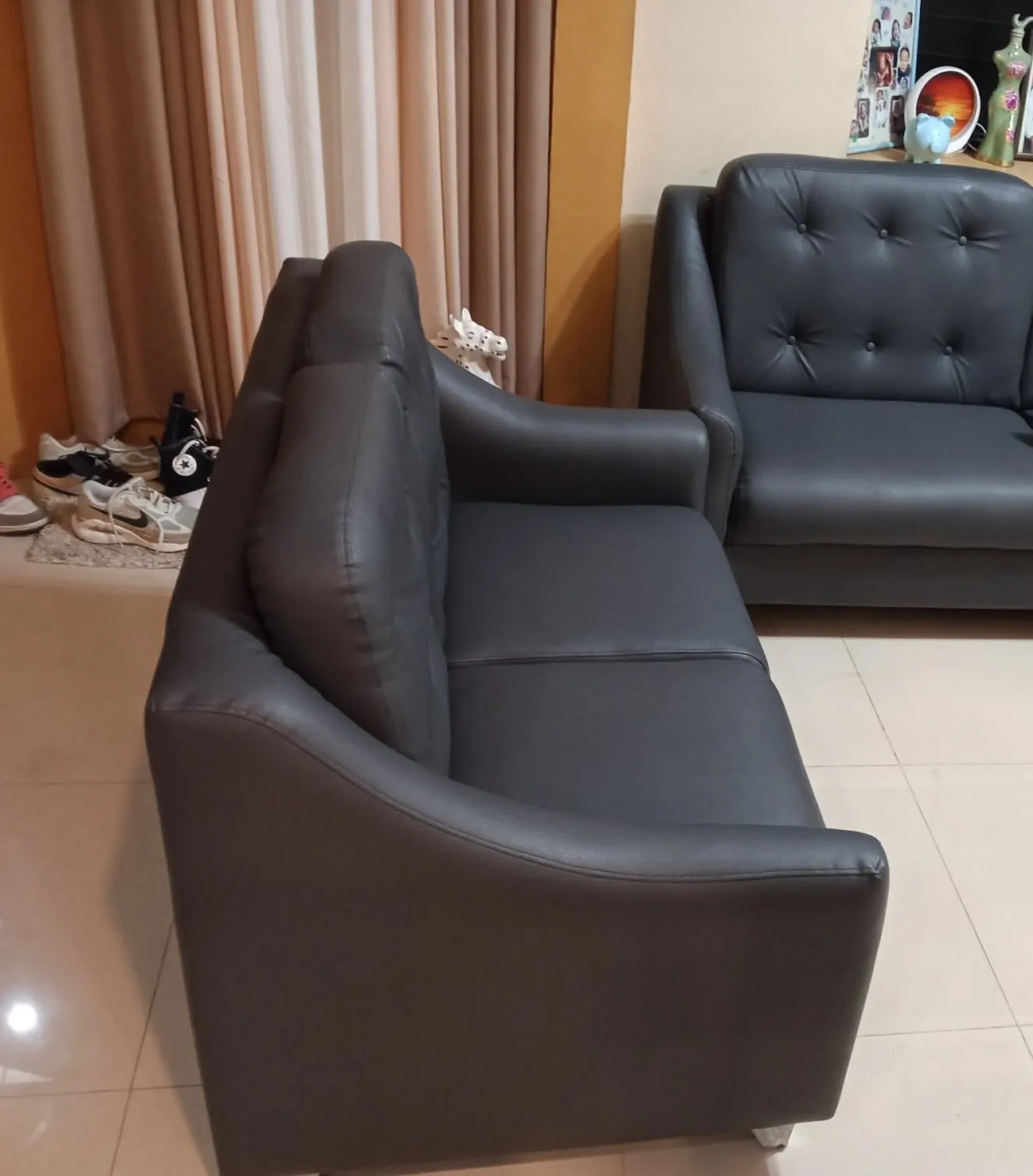 Charcoal gray 2-seater leatherette sofa at home
